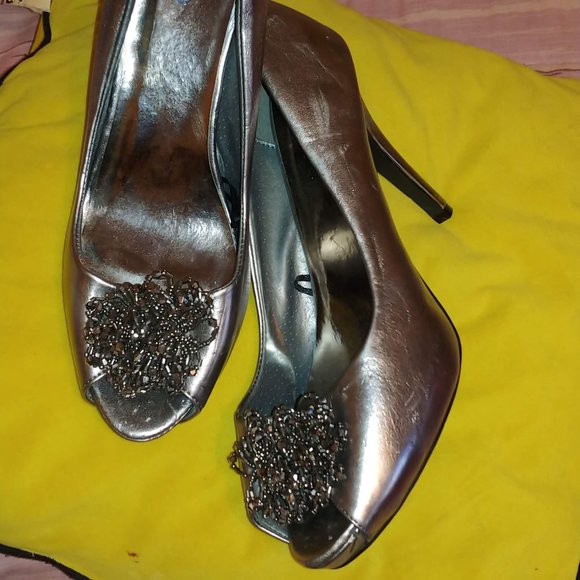 Peep Toe Pumps - Picture 1 of 7
